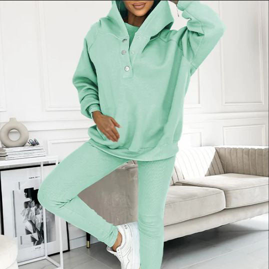 Elena – Set Comodo 3 Pezzi (Maglia + Felpa con Cappuccio + Pantaloni)